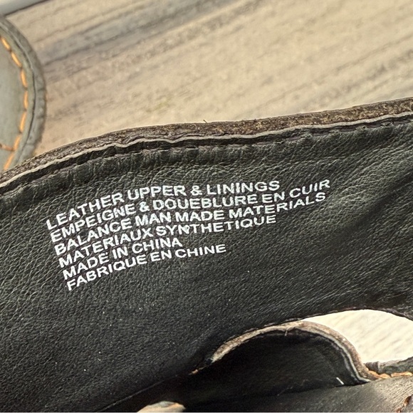 Born Mens Size 10/44 FloresBlack Leather and Tan Stitched Beach Vacation Sandals - Picture 12 of 17